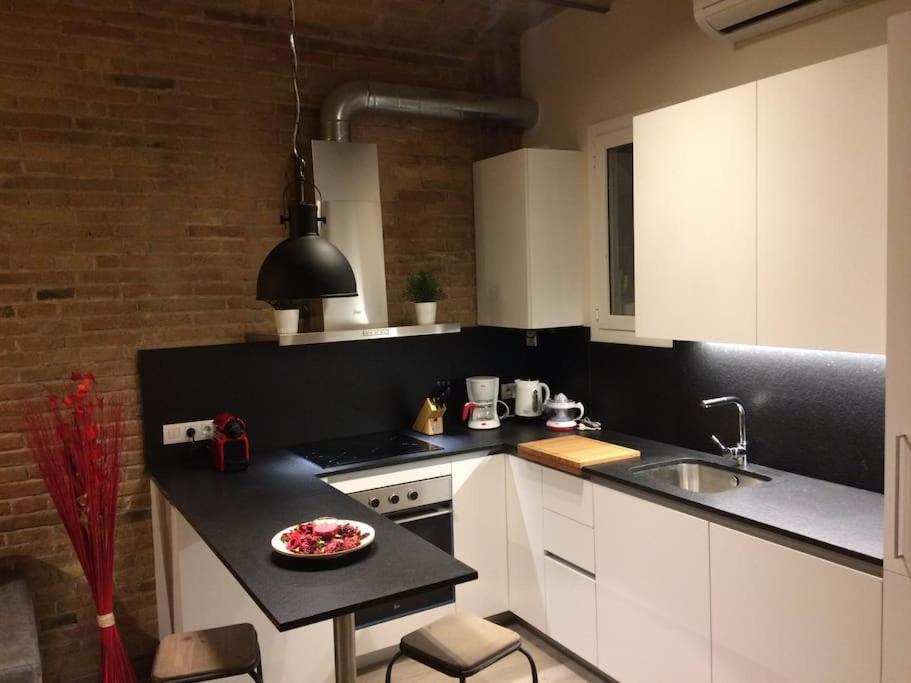Lovely & Bright Vila Olimpica Beach Apartment برشلونة المظهر الخارجي الصورة